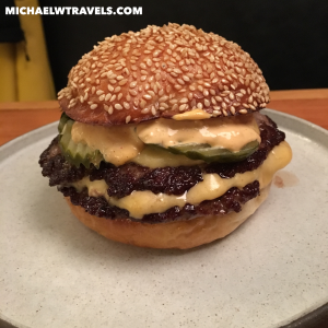 a cheeseburger on a plate