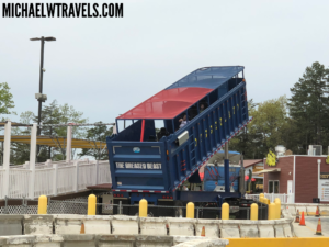 a blue dump truck with a red roof