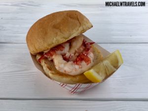 a sandwich with shrimp and lemon