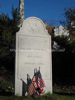 a tombstone with flags on it